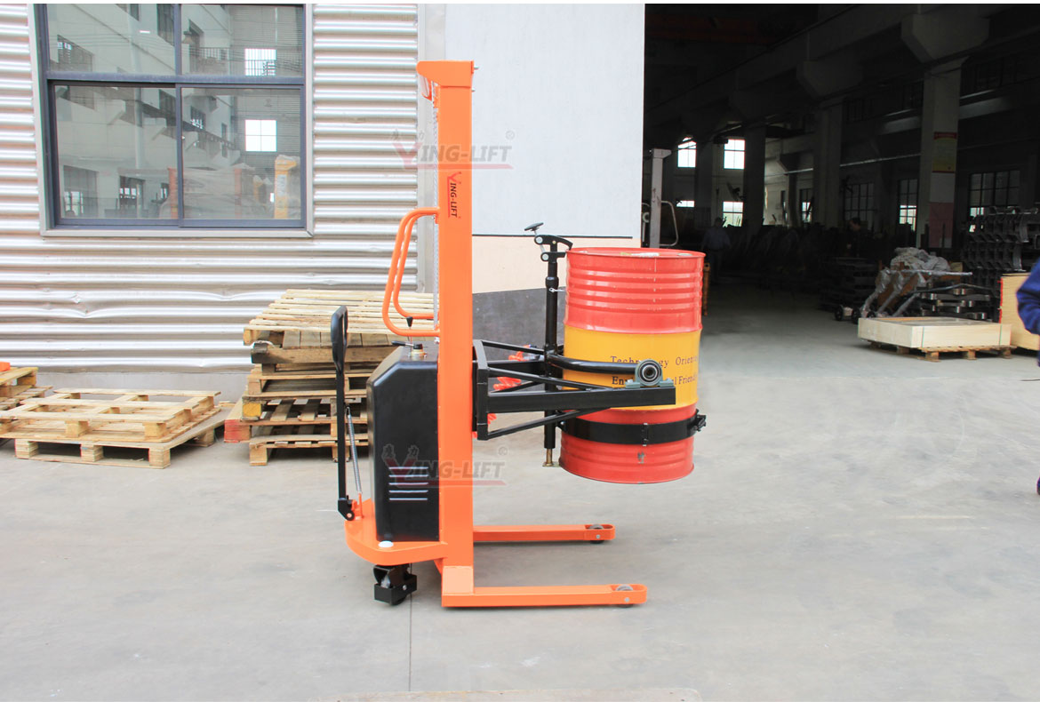 氣動油桶翻轉(zhuǎn)車