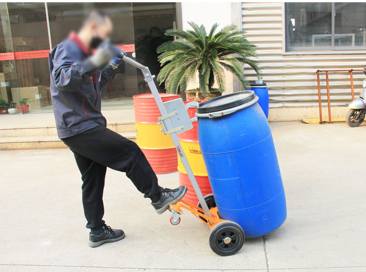 咬嘴油桶搬運車